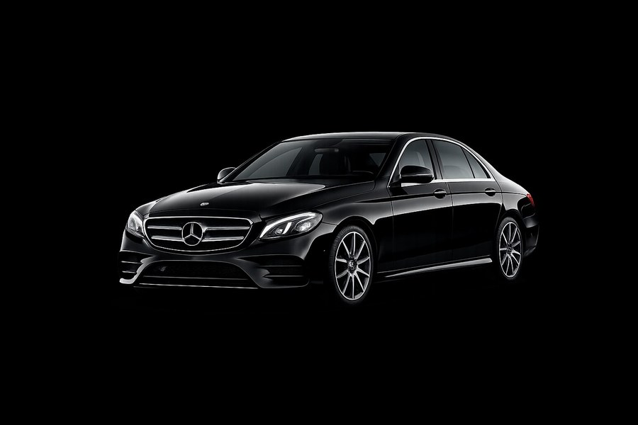 Black Mercedes-Benz E-Class regular taxi